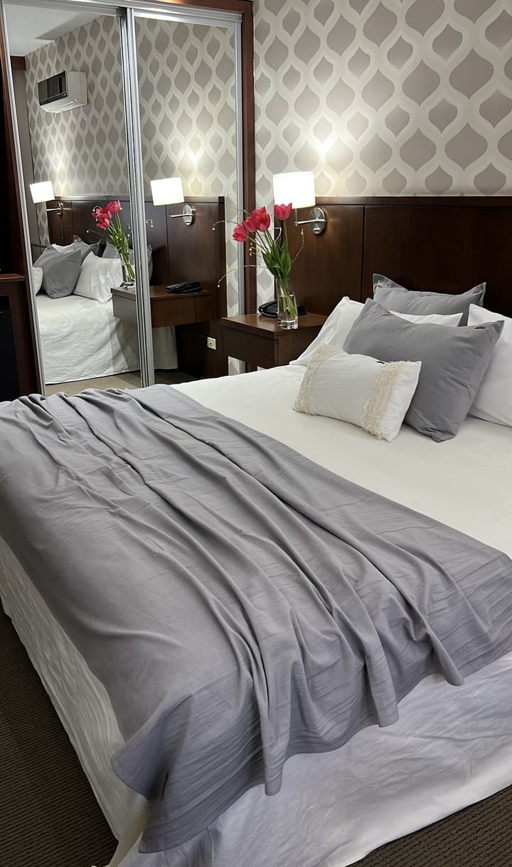Ian Hotel