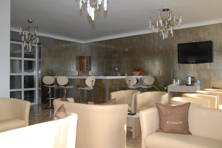 Kyknos De Luxe Hotel