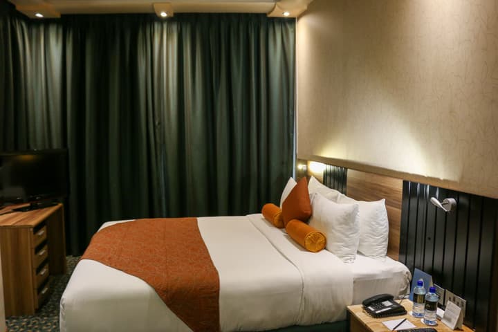 Elite Crystal Hotel