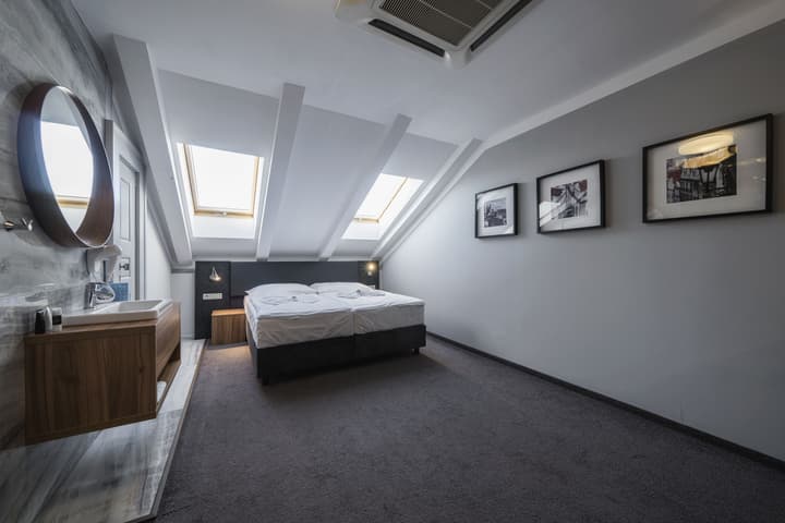 Hotel Noir