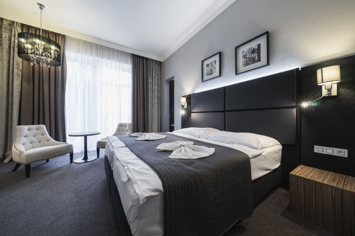 Hotel Noir