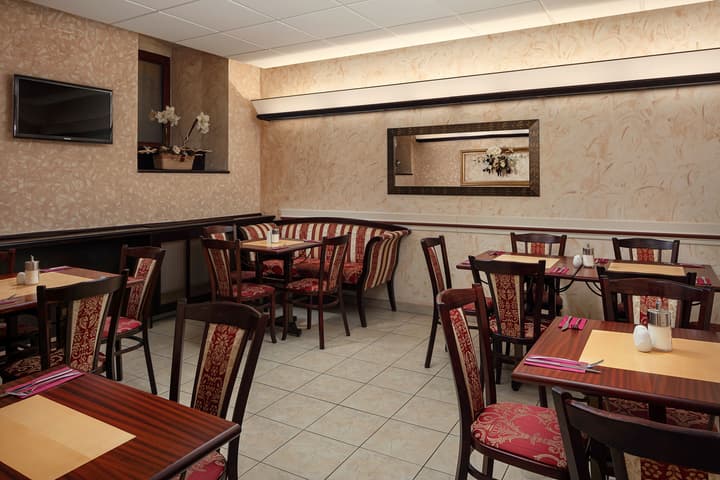 Alqush Downtown Hotel
