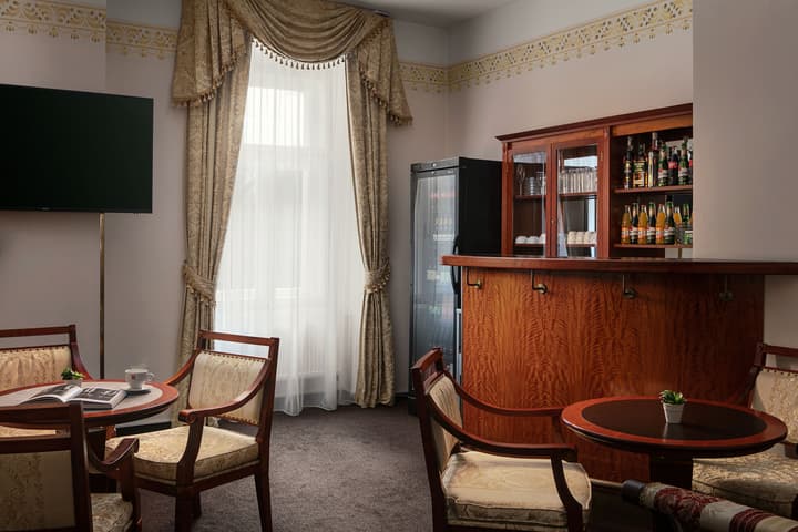 Alqush Downtown Hotel