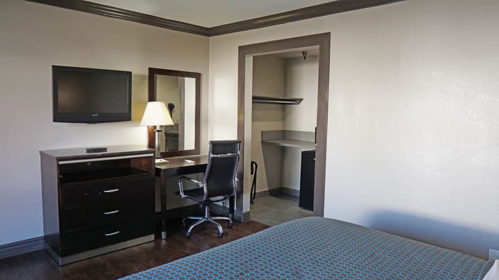 Hawthorne Plaza Inn