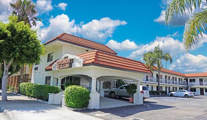 Hawthorne Plaza Inn