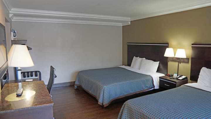 Hawthorne Plaza Inn