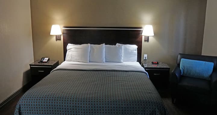 Hawthorne Plaza Inn