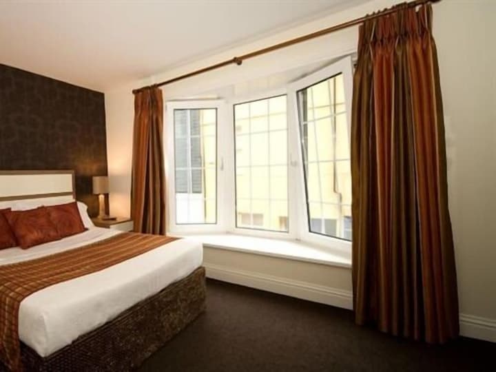 White Lady Hotel
