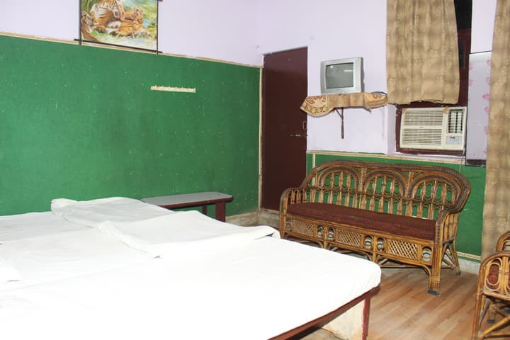 Hotel Raj Bed & Breakfast
