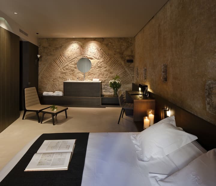 Caro Hotel