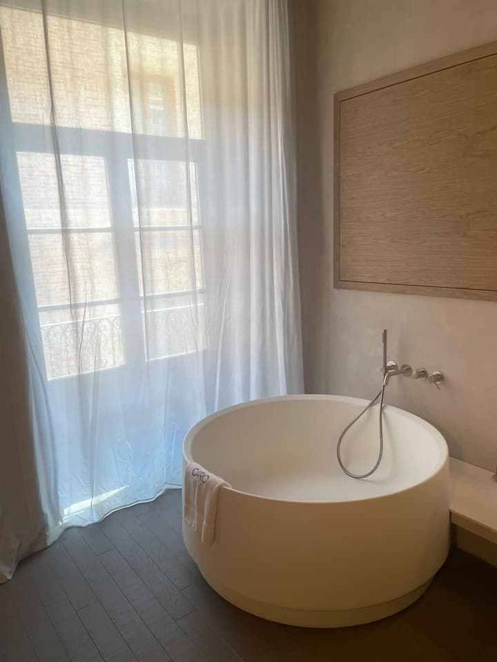 Caro Hotel