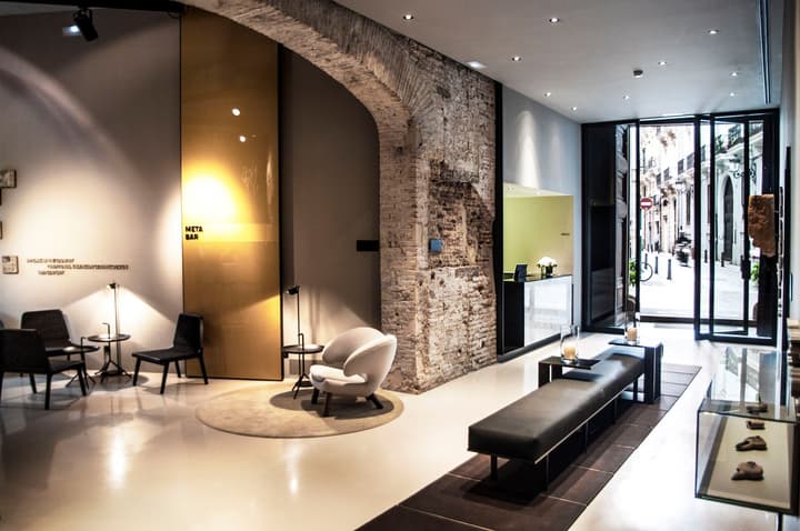 Caro Hotel