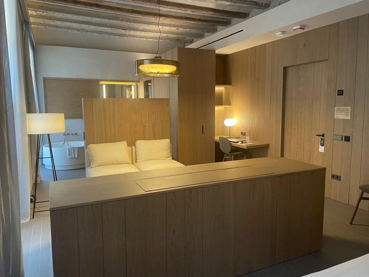 Caro Hotel