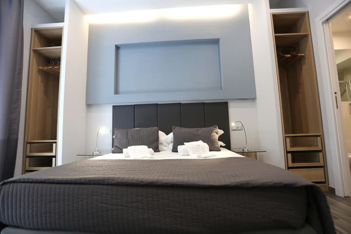 B&B Home 77