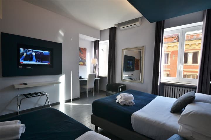B&B Home 77