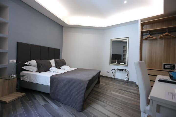 B&B Home 77