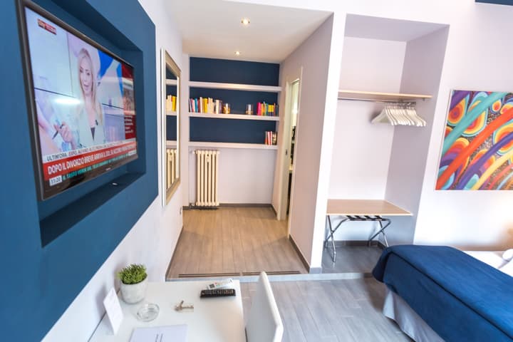 B&B Home 77