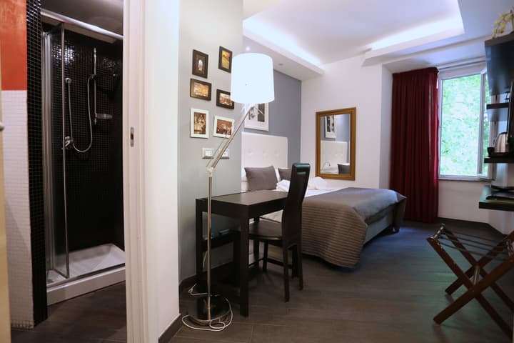 B&B Home 77