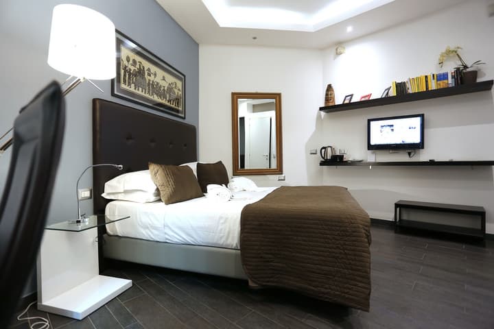 B&B Home 77