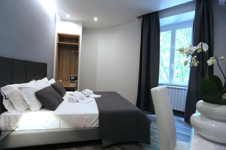 B&B Home 77