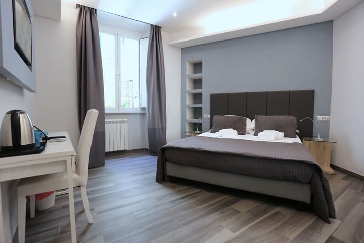 B&B Home 77