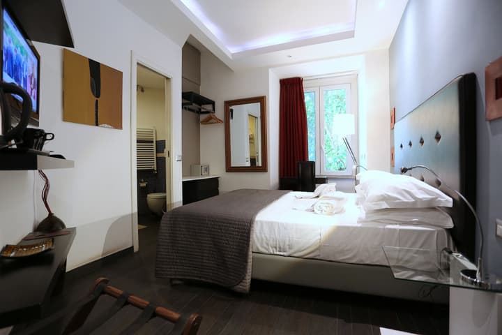 B&B Home 77