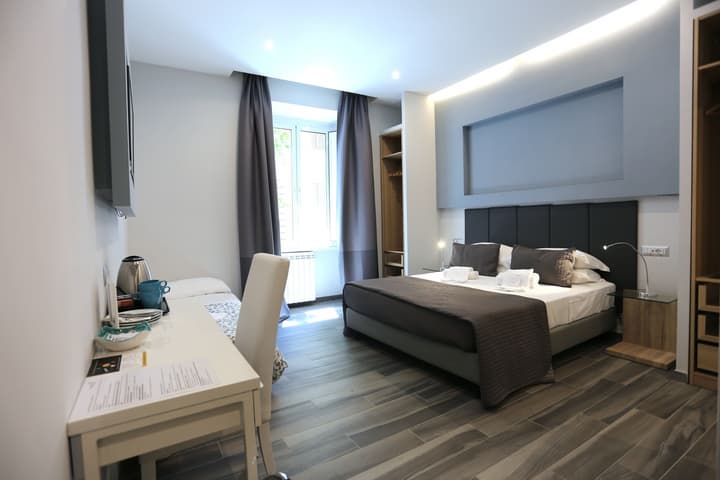 B&B Home 77