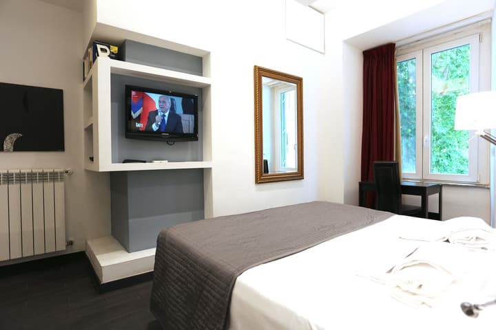 B&B Home 77