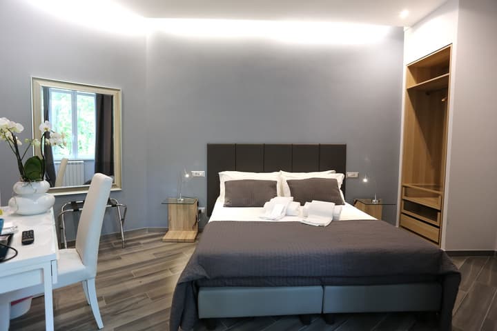 B&B Home 77