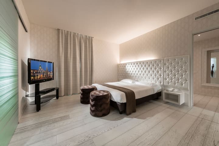 Base Hotel