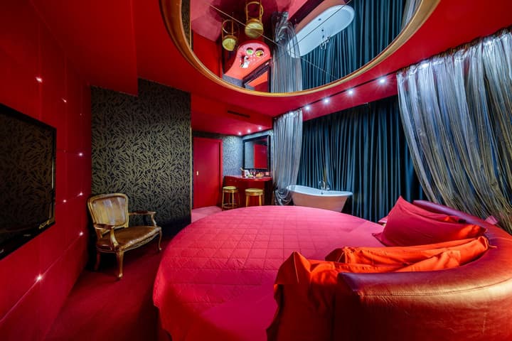Base Hotel