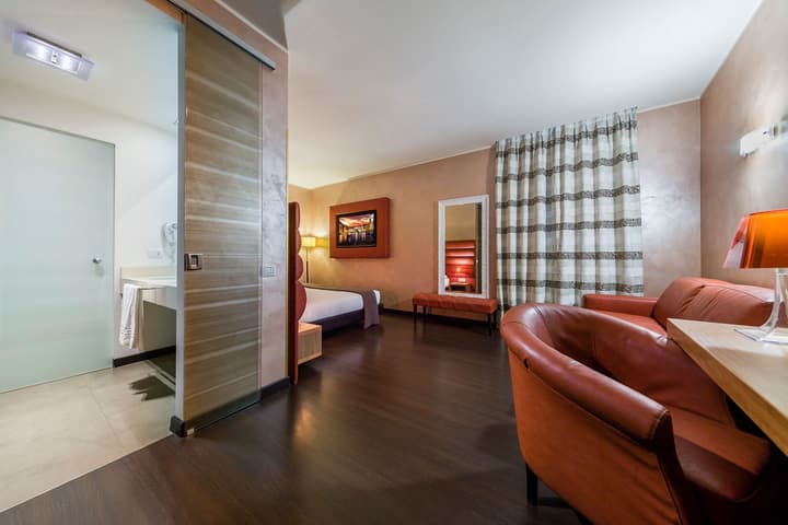 Base Hotel
