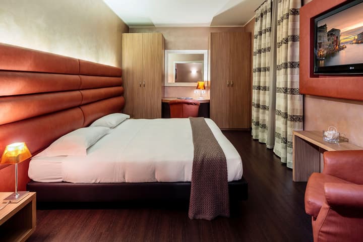 Base Hotel