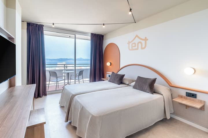 tent Arenal