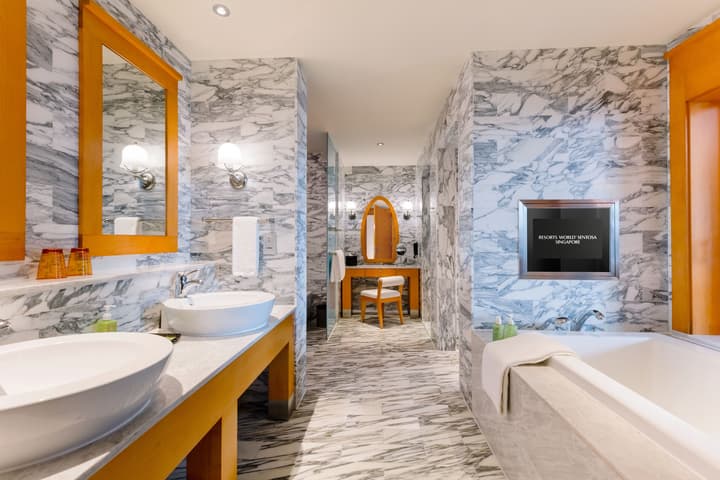 Resorts World Sentosa - Hotel Michael