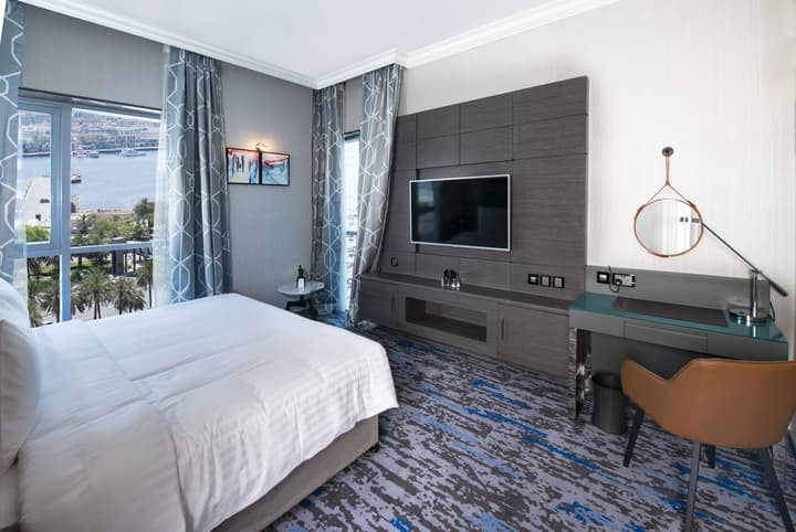 Jannah Dubai Creek Hotel