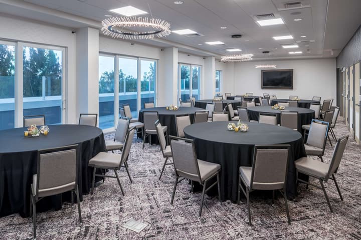 Home2 Suites by Hilton Cape Canaveral Cruise Port, FL