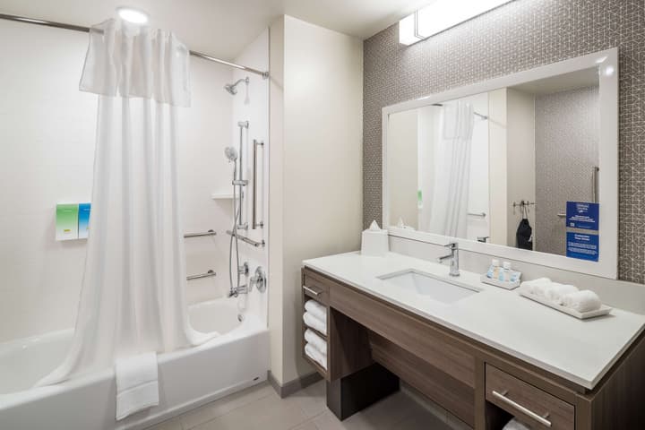 Home2 Suites by Hilton Cape Canaveral Cruise Port, FL