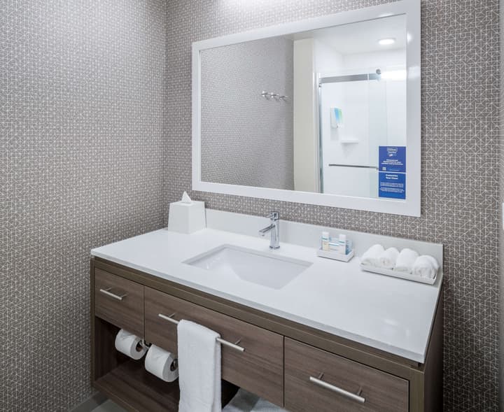 Home2 Suites by Hilton Cape Canaveral Cruise Port, FL