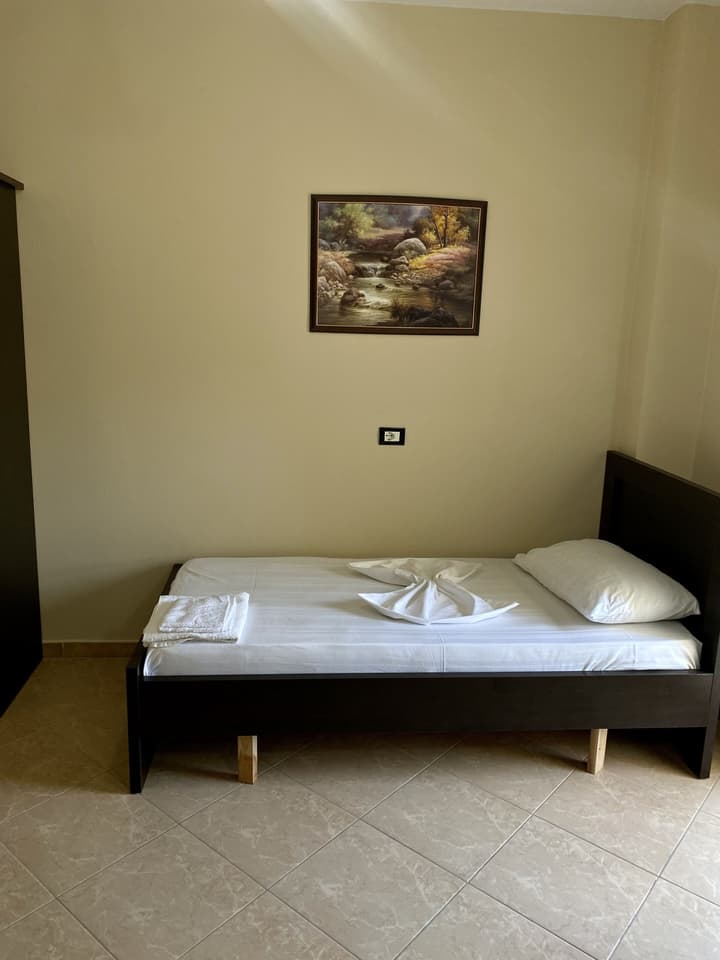 AL Hotel