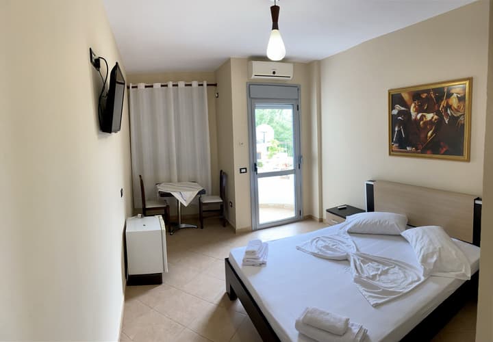 AL Hotel
