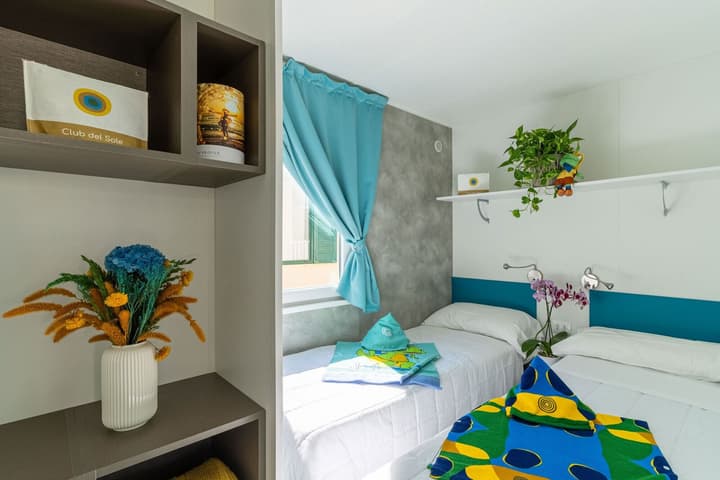Club Del Sole Stork Family Collection