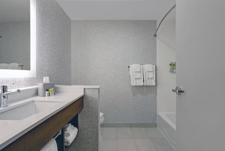 Holiday Inn Express & Suites Collingwood by IHG