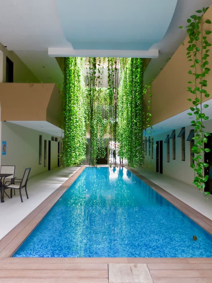Palmarena Rooms and Residences - Long Stay Comfort with Parking, Sauna, Gym and Pool (Steps from 5th Avenue)