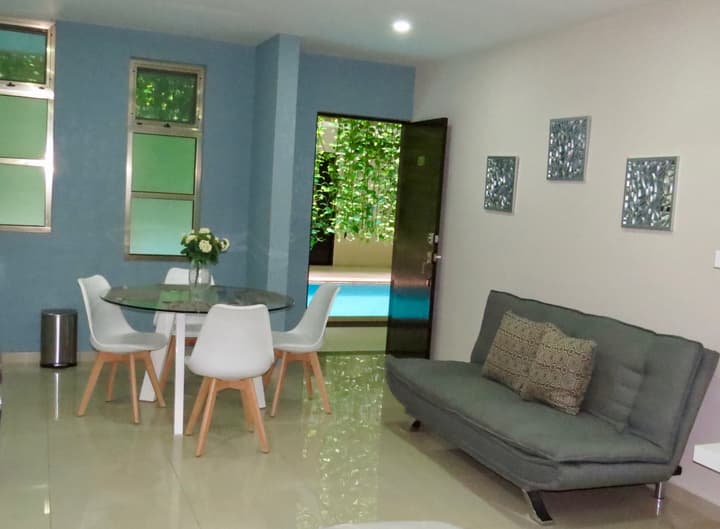 Palmarena Rooms and Residences - Long Stay Comfort with Parking, Sauna, Gym and Pool (Steps from 5th Avenue)