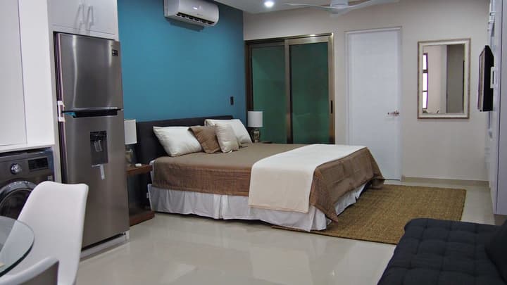 Palmarena Rooms and Residences - Long Stay Comfort with Parking, Sauna, Gym and Pool (Steps from 5th Avenue)