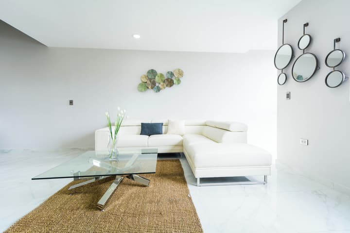 Palmarena Rooms and Residences - Long Stay Comfort with Parking, Sauna, Gym and Pool (Steps from 5th Avenue)