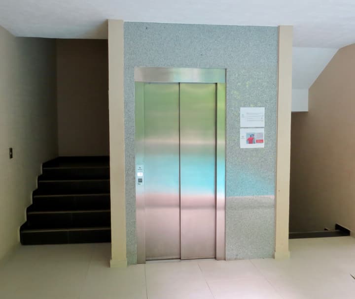 Palmarena Rooms and Residences - Long Stay Comfort with Parking, Sauna, Gym and Pool (Steps from 5th Avenue)