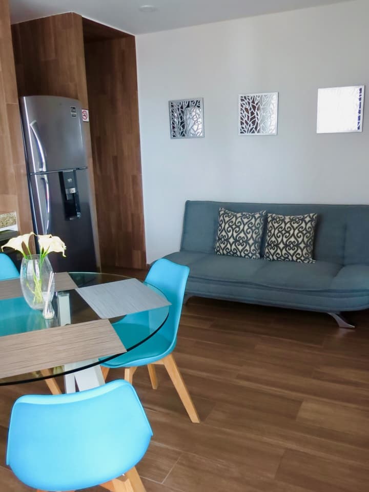 Palmarena Rooms and Residences - Long Stay Comfort with Parking, Sauna, Gym and Pool (Steps from 5th Avenue)