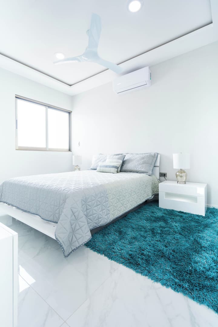 Palmarena Rooms and Residences - Long Stay Comfort with Parking, Sauna, Gym and Pool (Steps from 5th Avenue)